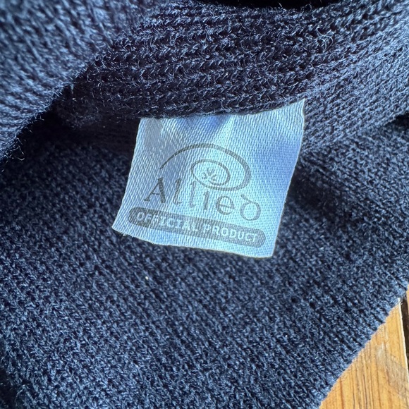 Blarney Castle beanie - Picture 2 of 3